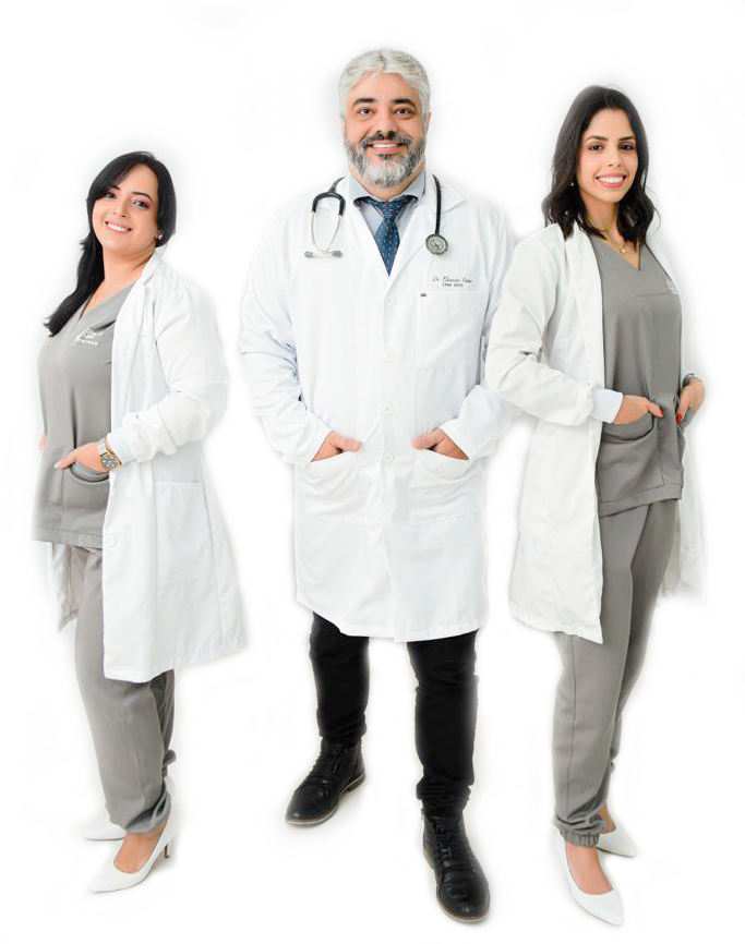 trio-de-profissionais-especialista-em-tratamento-capilar