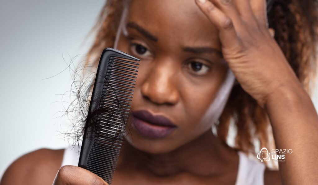 Queda de Cabelo em Mulheres: O Que Pode Ser e Como Resolver