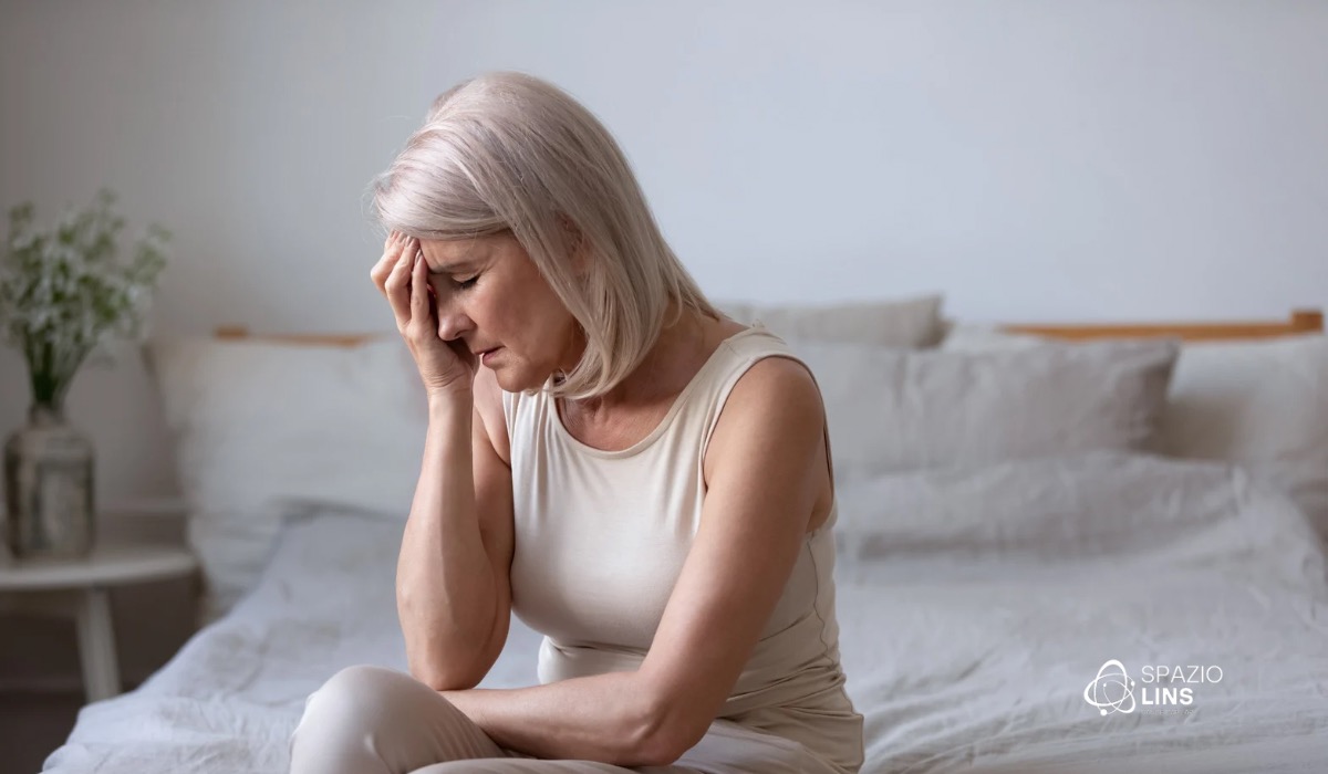 Queda de cabelo na menopausa: causas e como tratar