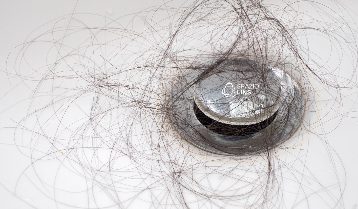 Falta de vitaminas causa queda de cabelo? Veja quais exames investigar