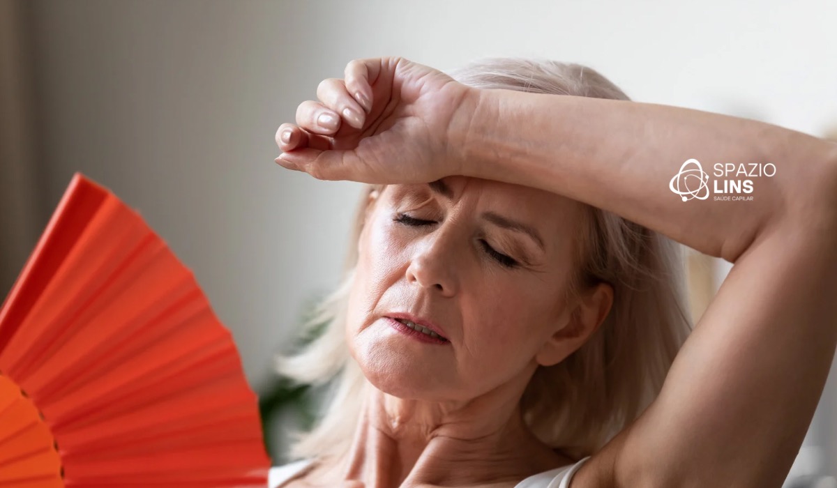 Alopecia frontal fibrosante e menopausa: existe relação?