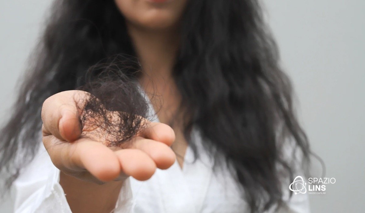 Como alterações no ciclo menstrual podem refletir na saúde dos cabelos?