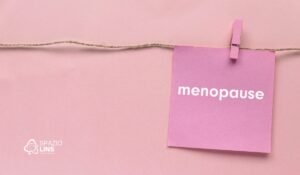 Queda de cabelo na menopausa: por que acontece e o que pode ser feito